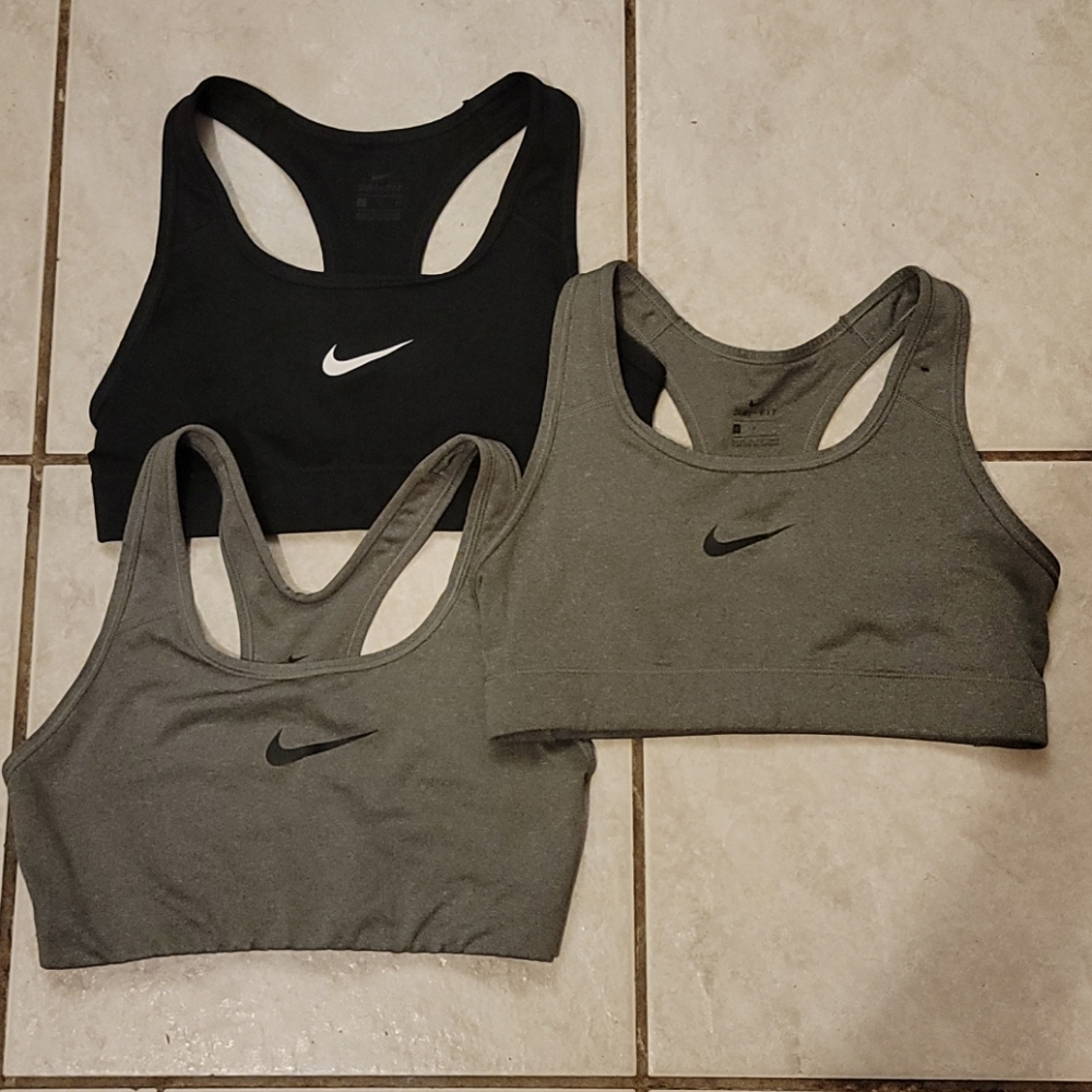 Nike sports bras - Picture 1 of 8